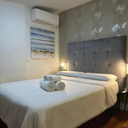 Luxury 3 *