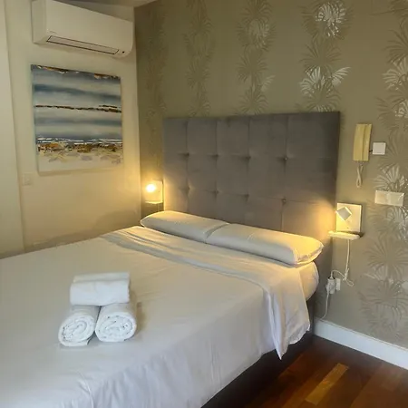 Luxury 3 *