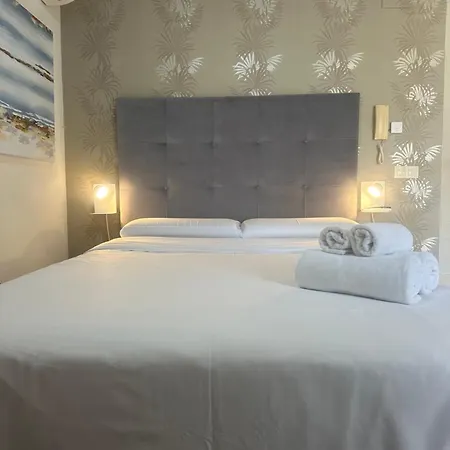 Luxury 3 *